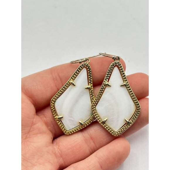 Kendra Scott Elle Gold Drop Earrings In White Pearl - Picture 3 of 4